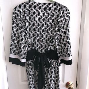 Black and white tunic top